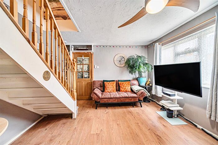 1 Bedroom End Terrace House For Sale In Rabournmead Drive, Northolt, UB5