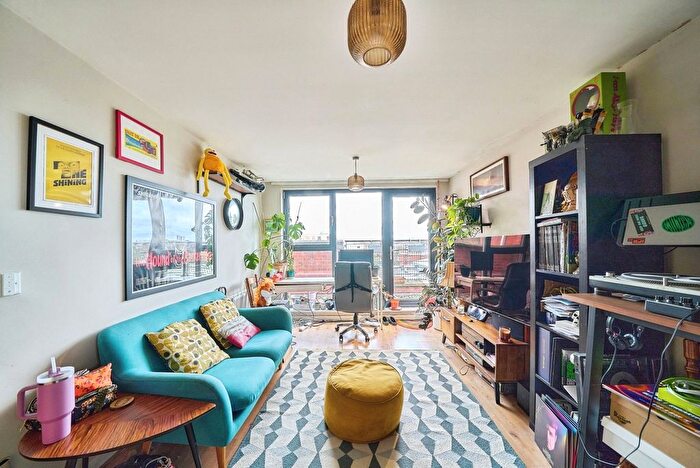 1 Bedroom Flat For Sale In Luxembourg Mews, London, London, E15