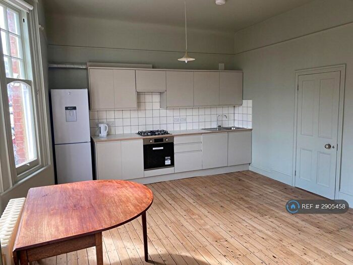 3 Bedroom Flat To Rent In Sydenham, London, SE26