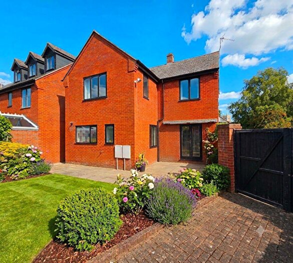 4 Bedroom Detached House For Sale In Waterhouse Close, Newport Pagnell, MK16