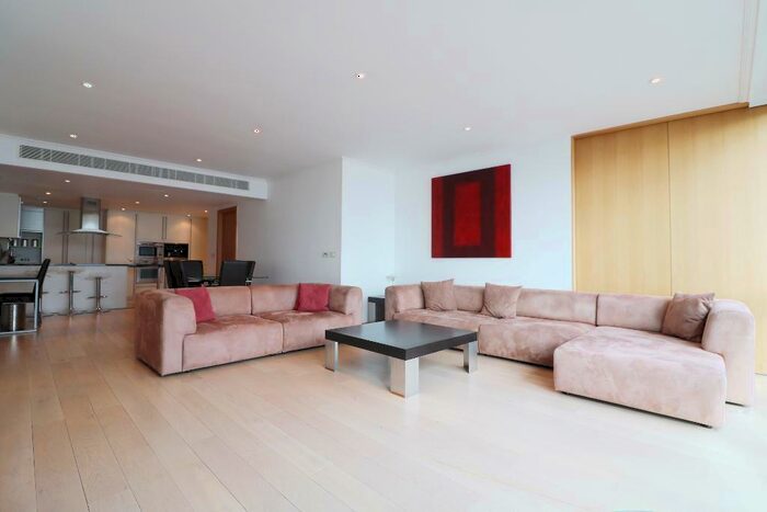 2 Bedroom Flat To Rent In No . West India Quay, Canary Wharf, London, E14