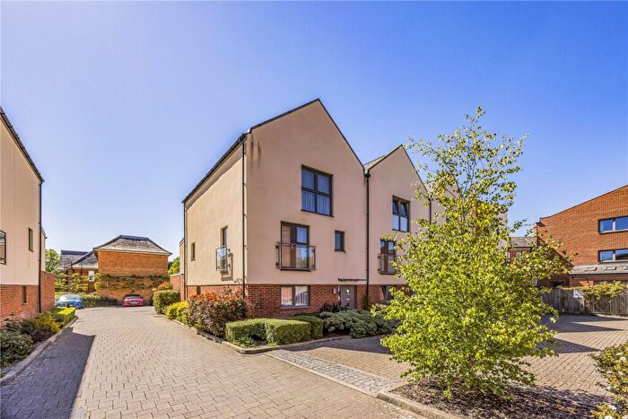 3 Bedroom End Of Terrace House For Sale In Longley Road, Chichester, West Sussex, PO19