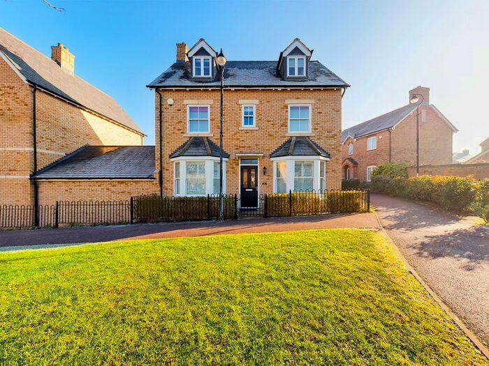 4 Bedroom Detached House To Rent In Burton Close, Fairfield, Hitchin, SG5