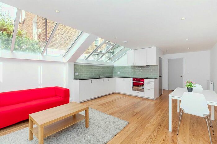 2 Bedroom Flat To Rent In Percy Road, Shepherds Bush, London, W12
