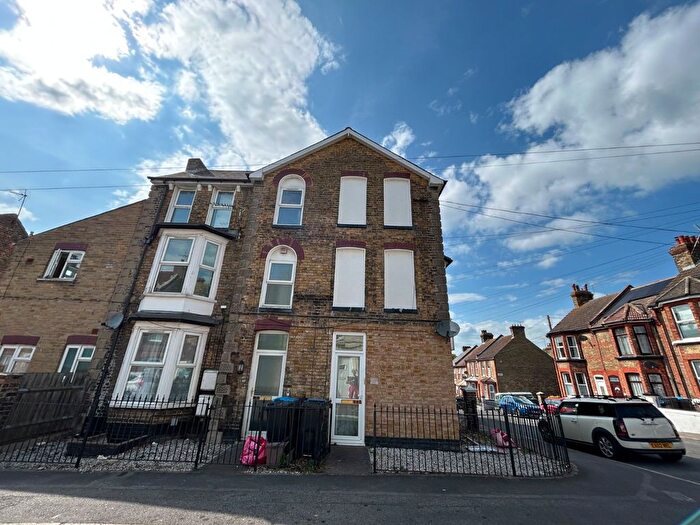 3 Bedroom Maisonette To Rent In Avenue Road, Ramsgate, Kent, CT11