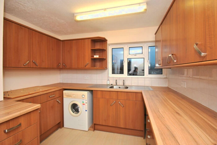 2 Bedroom Flat To Rent In The Parade, Letchworth Garden City, SG6