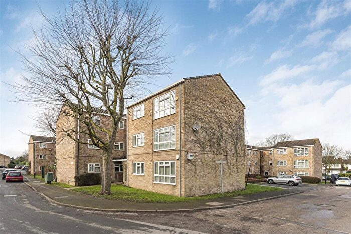 1 Bedroom Flat For Sale In Wyemead Crescent, Chingford, E4