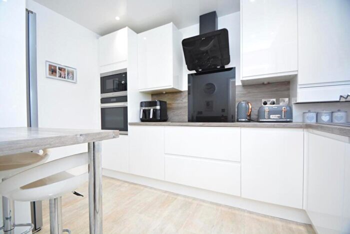 3 Bedroom End Of Terrace House For Sale In Leyland Road, Bathgate, West Lothian, EH48