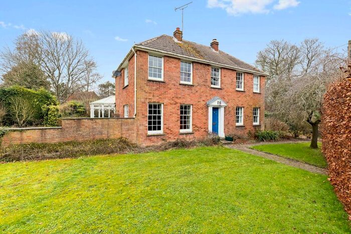 4 Bedroom Detached House For Sale In Westwell Lane, Westwell, Ashford TN25