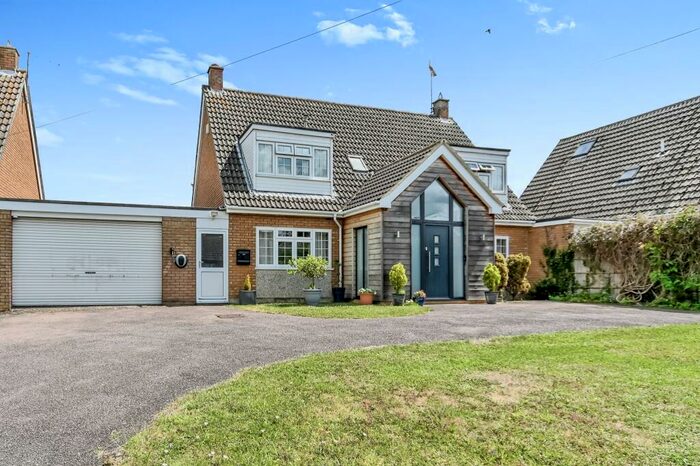4 Bedroom Detached House For Sale In Pavenham Road, Felmersham, Bedford, MK43