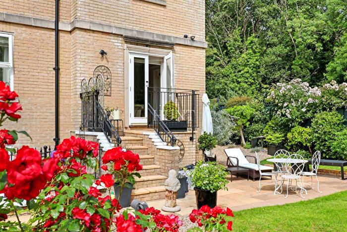 4 Bedroom Duplex For Sale In Regents Drive, Repton Park, Woodford Green, Essex, IG8