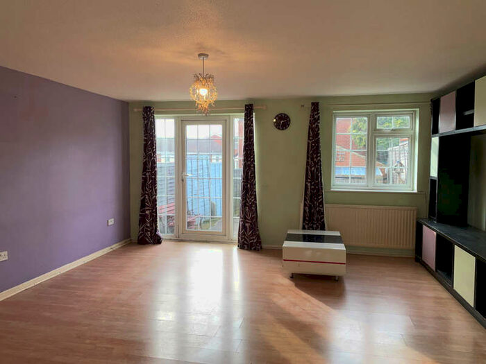 3 Bedroom Terraced House To Rent In Firs Avenue Firs Avenue, London, N11