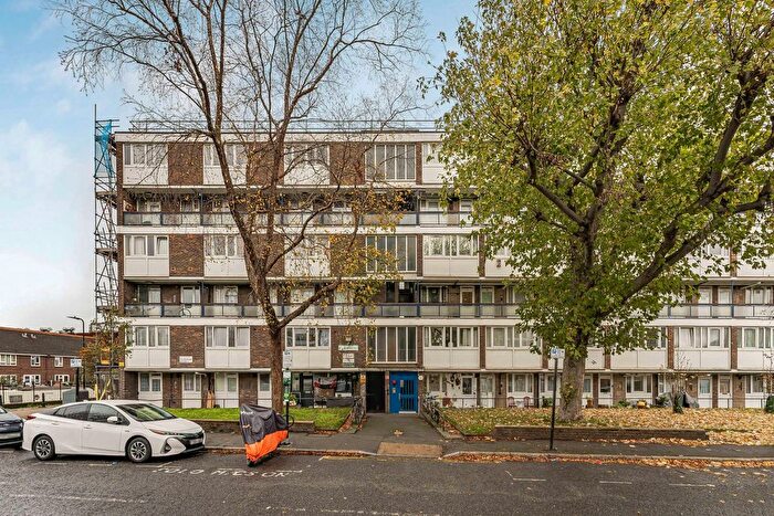 3 Bedroom Maisonette For Sale In Pownall Road, London, E8