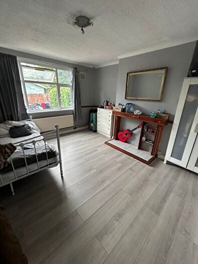 4 Bedroom End Of Terrace House To Rent In Almond Avenue, Ealing, W5