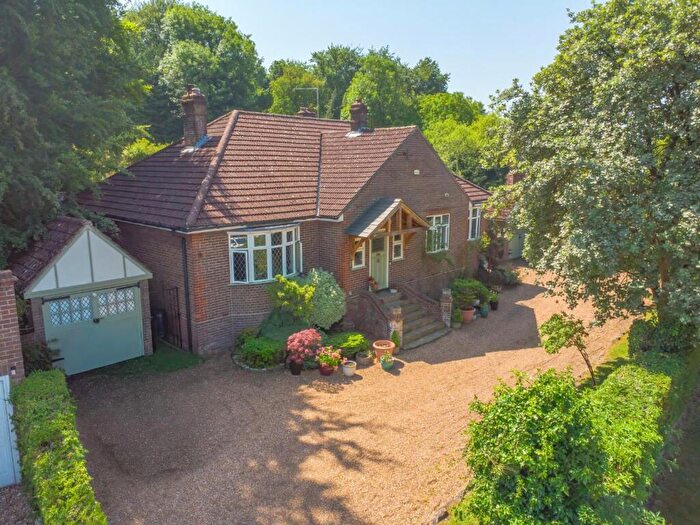3 Bedroom Bungalow For Sale In Tring Road, Dunstable, LU6