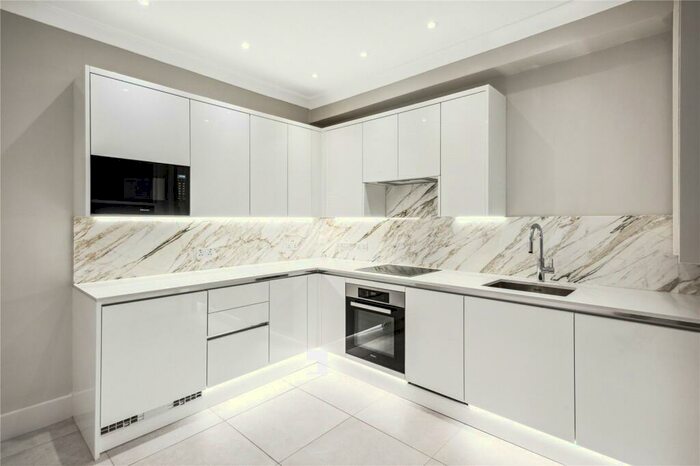 2 Bedroom Apartment To Rent In Westgate Terrace, London, SW10