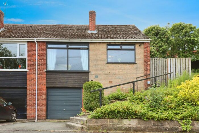 2 Bedroom Bungalow For Sale In Hollies Close, Dronfield, Derbyshire, S18