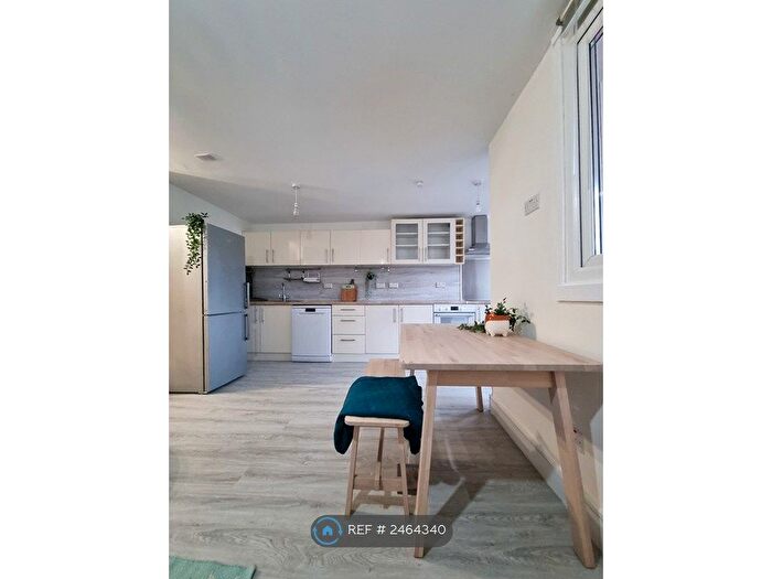 4 Bedroom Maisonette To Rent In Exeter Way, Sheffield, S3