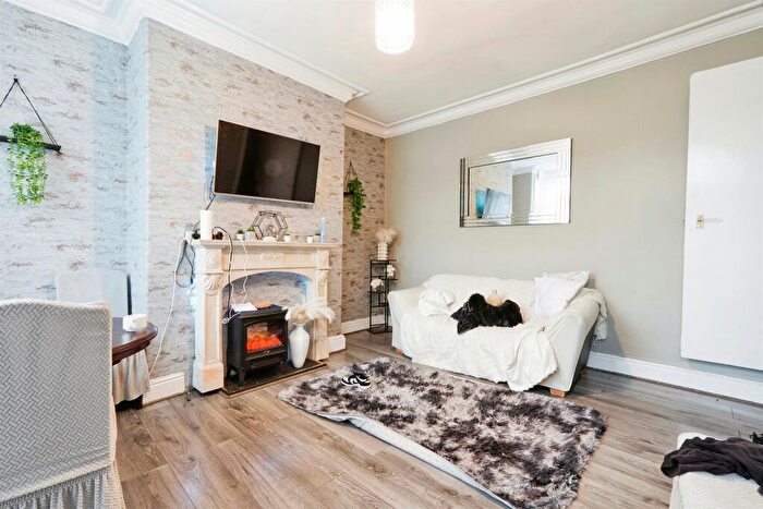 2 Bedroom Terraced House For Sale In Ashton Mount, Leeds, LS8