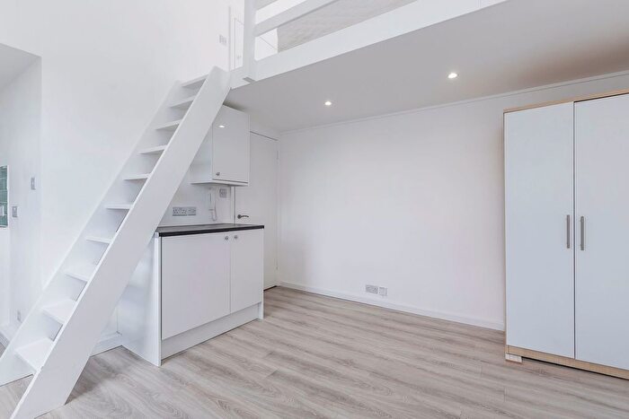 Studio To Rent In Camden Road, London, N7
