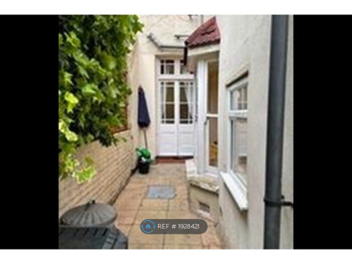 1 Bedroom Flat To Rent In Prideaux Road, London, SW9