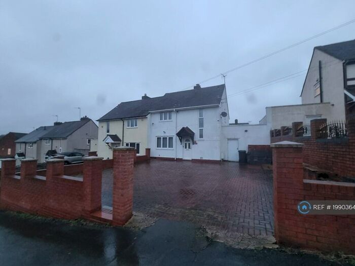 3 Bedroom Semi-Detached House To Rent In Highbridge Road, Dudley, DY2