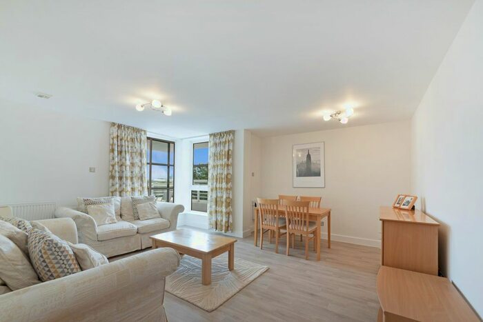 2 Bedroom Flat To Rent In Barrier Point Road, Royal Docks, London, E16