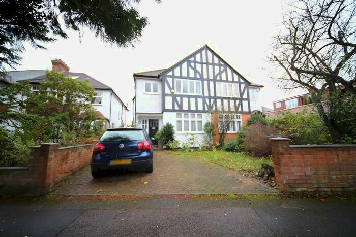 3 Bedroom Semi-Detached House To Rent In Park Avenue, Bush Hill Park, Enfield EN1