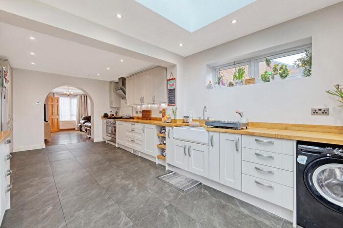 4 Bedroom End Of Terrace House For Sale In Juniper Way, Romford, RM3