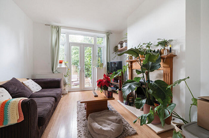 2 Bedroom Flat To Rent In Spencers Road, Horsham, RH12