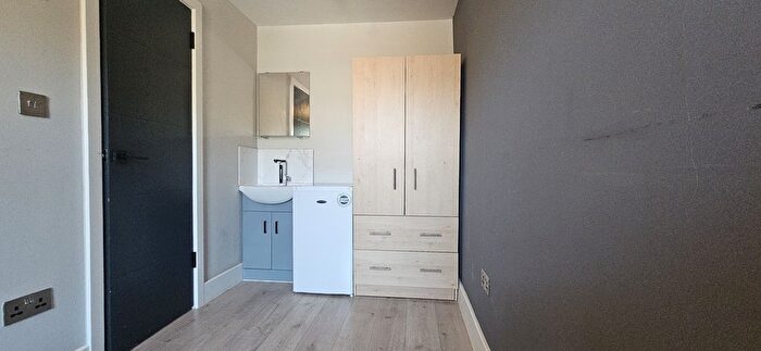 Studio To Rent In Faggs Road, Feltham, TW14