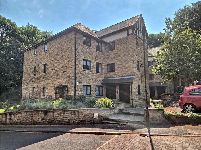 2 Bedroom Flat To Rent In Park Avenue, Roundhay, Leeds, West Yorkshire, LS8