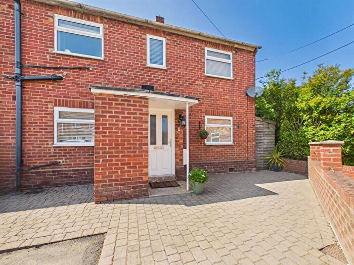 3 Bedroom Semi Detached House For Sale In Hillcroft, Birtley, Chester Le Street, DH3
