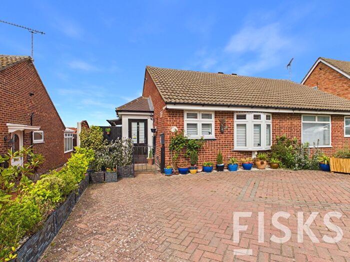 2 Bedroom Semi Detached House For Sale In Headcorn Close, Eversley, SS13