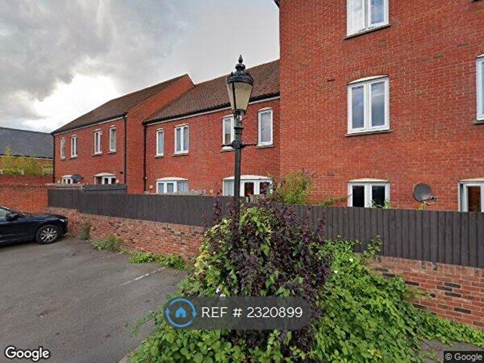 2 Bedroom Flat To Rent In Coopers Yard, Hitchin Herts, SG5