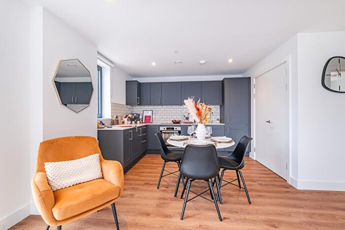 2 Bedroom Apartment To Rent In Garden Boulevard Maidenhead, SL6