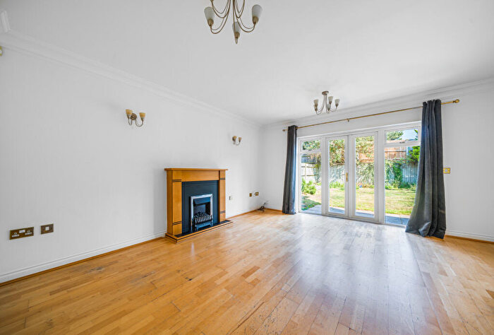 3 Bedroom Detached House To Rent In Marl Field Close, Worcester Park, KT4