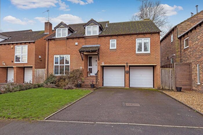 4 Bedroom Detached House For Sale In Oldacres, Maidenhead, SL6