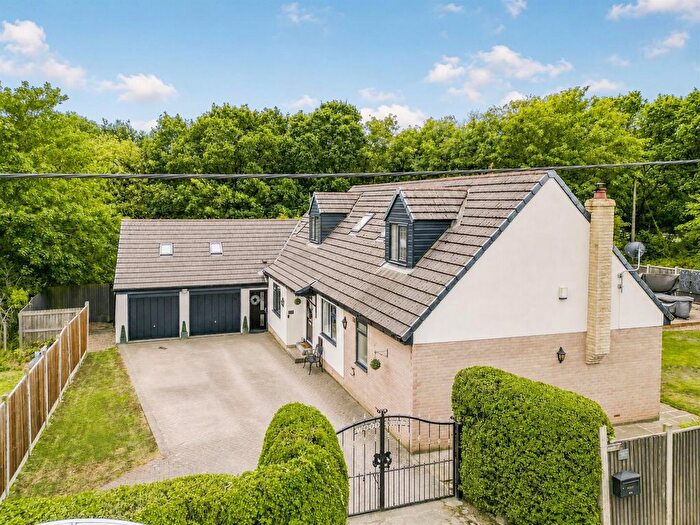 4 Bedroom Detached House For Sale In Wood Lane, Castleford, WF10