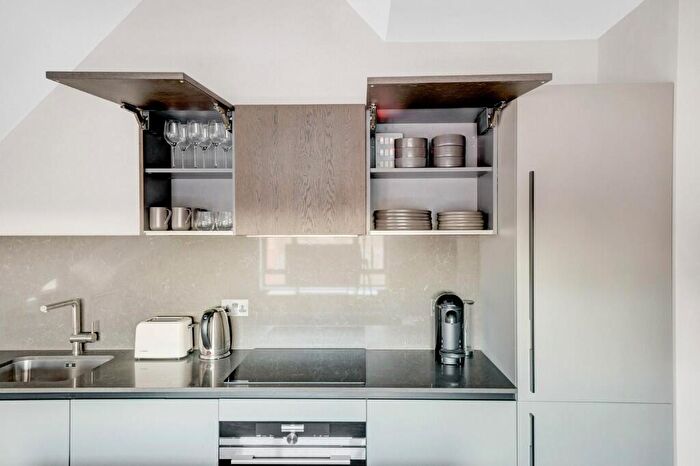 2 Bedroom Apartment To Rent In Causton Road, London, N6