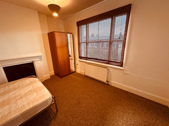 1 Bedroom Flat To Rent In Alexander Road, Archway, N19