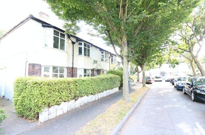 2 Bedroom Apartment To Rent In Bishops Close, London, Greater London, E17