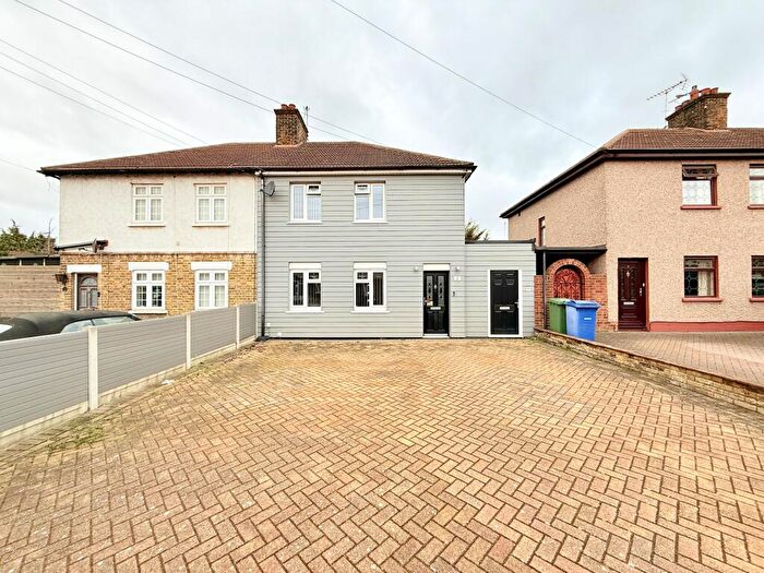 3 Bedroom Semi Detached House For Sale In Ludlow Place, Grays, RM17