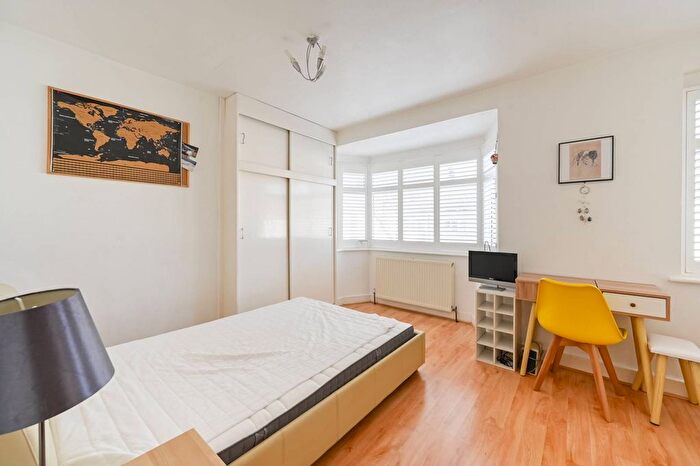 3 Bedroom Property To Rent In Gresham Road, Canning Town, London, E16