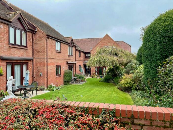 2 Bedroom Retirement Property For Sale In Marshalls Court, Speen, Newbury, RG14