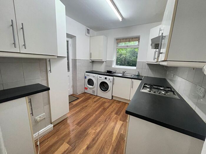 2 Bedroom Flat To Rent In Sutton Road, Hounslow, TW5