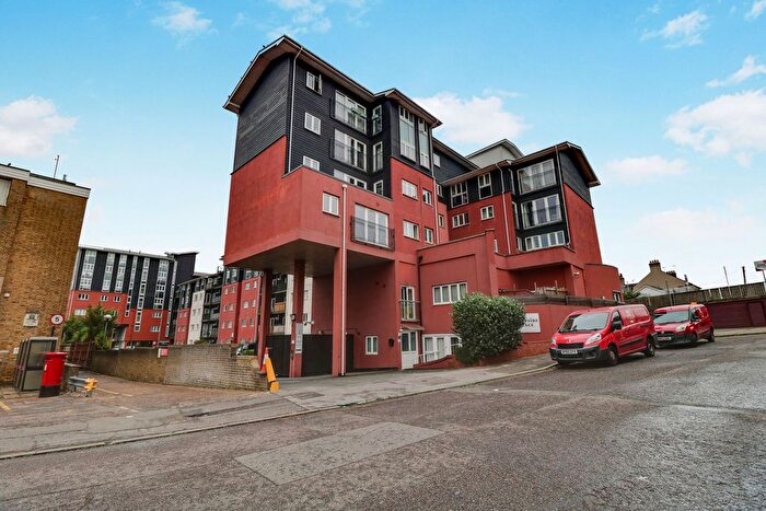 3 Bedroom Flat To Rent In Lower Southend Road, Wickford, SS11