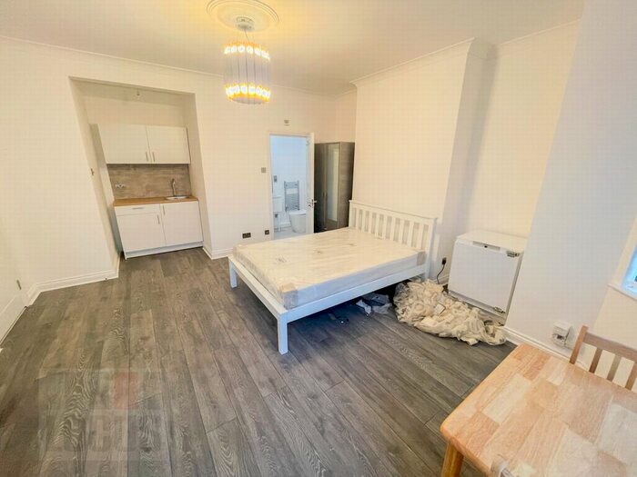 Studio To Rent In Norfolk Avenue, Palmers Green, N13