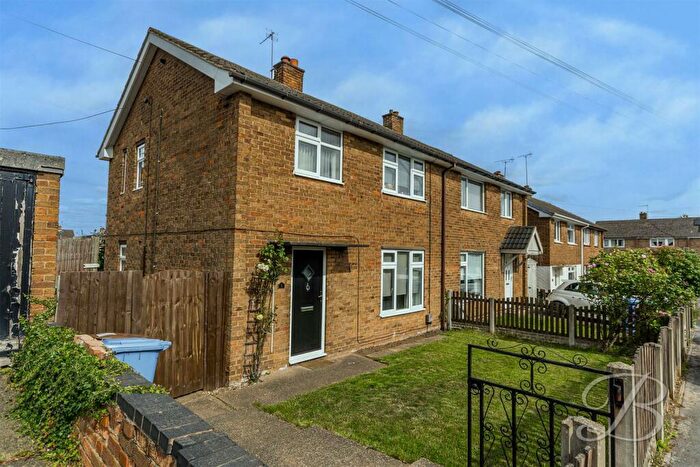 3 Bedroom Semi-Detached House For Sale In Laxton Drive, Meden Vale, Mansfield, NG20