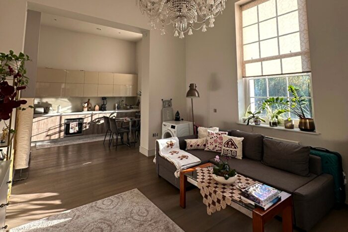 1 Bedroom Flat To Rent In Market Place, Brentford, TW8